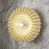 LumenArt - Elegante lampada da parete in resina artificiale di alta qualità per spazi abitativi moderni
