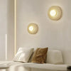 LumenArt - Elegante lampada da parete in resina artificiale di alta qualità per spazi abitativi moderni