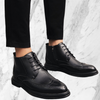 Danton | Klassieke heren snörboots met decoratief snijwerk en veilige anti-slip zool-zwart