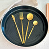Set di posate dorate minimalista