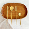 Set di posate dorate minimalista