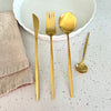 Set di posate dorate minimalista