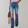 FLAIRE JEANS MIT EINEM HAUCH VON RETRO UND MODERNEM TWIST