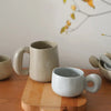 Elegante Steingut-Tasse - Für warme Getränke und mehr