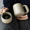 Elegante Steingut-Tasse - Für warme Getränke und mehr