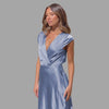 Zavando - Elegantes Satin-Abendkleid mit tiefem Ausschnitt