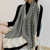 Sciarpa Elegance Stripe - Accessorio Elegante con Tocco di Lusso