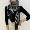 Sciarpa Elegance Stripe - Accessorio Elegante con Tocco di Lusso